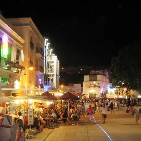 公寓 Charming In With Shared Pool