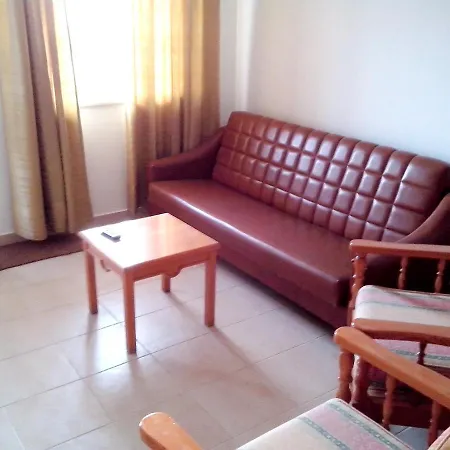 Charming With Shared Pool * Albufeira