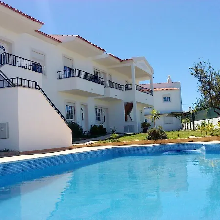 Charming With Shared Pool Apartment *